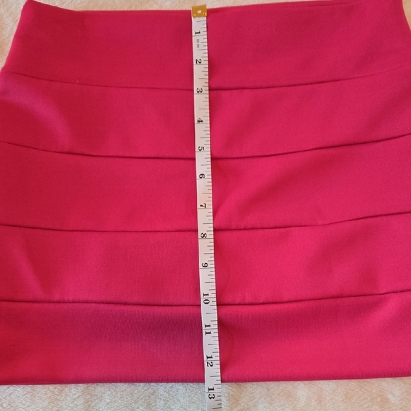 Lola SMALL HOT PINK MINI SKIRT BRIGHT BANDAGE BODYCON HOTTIE SUMMERY BOLD FLIRTY - Picture 8 of 9